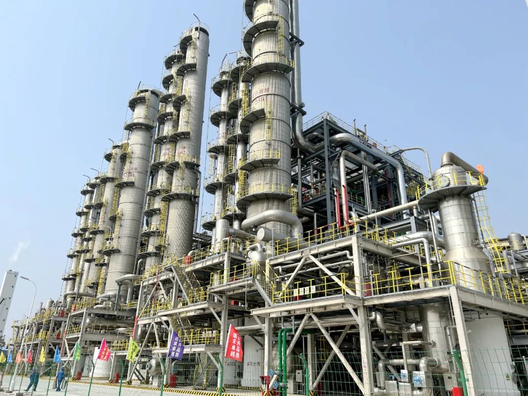 北油工程青島堿業(yè)碳酸酯項目一次投料開(kāi)車(chē)成功