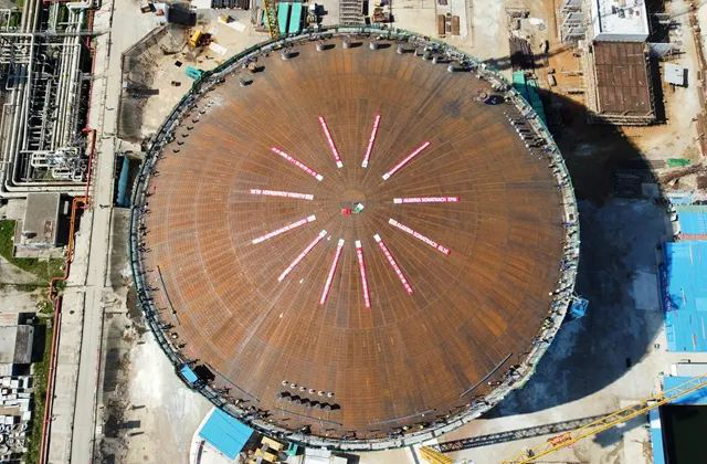 廣州工程總承包北非最大LNG項目升頂成功