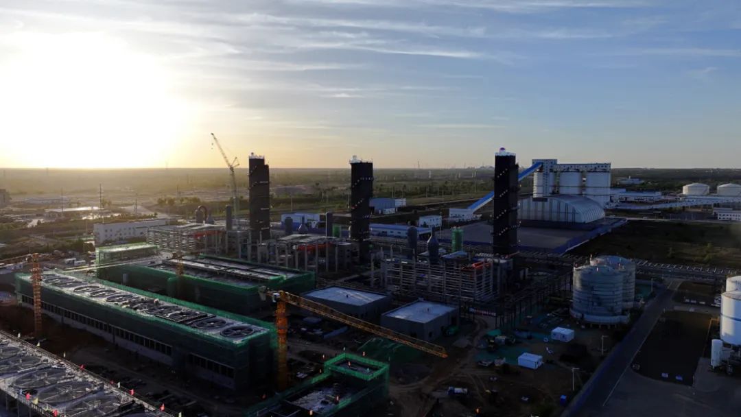 華陸公司中煤榆林煤炭深加工基地項目空分裝置冷箱 全部提前封頂